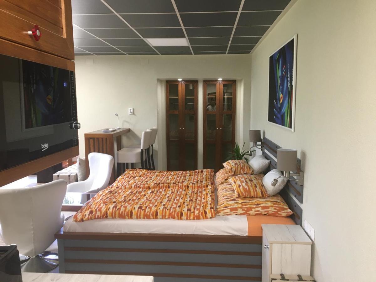 E 14 Lejlighedshotel Berekfürdő Eksteriør billede