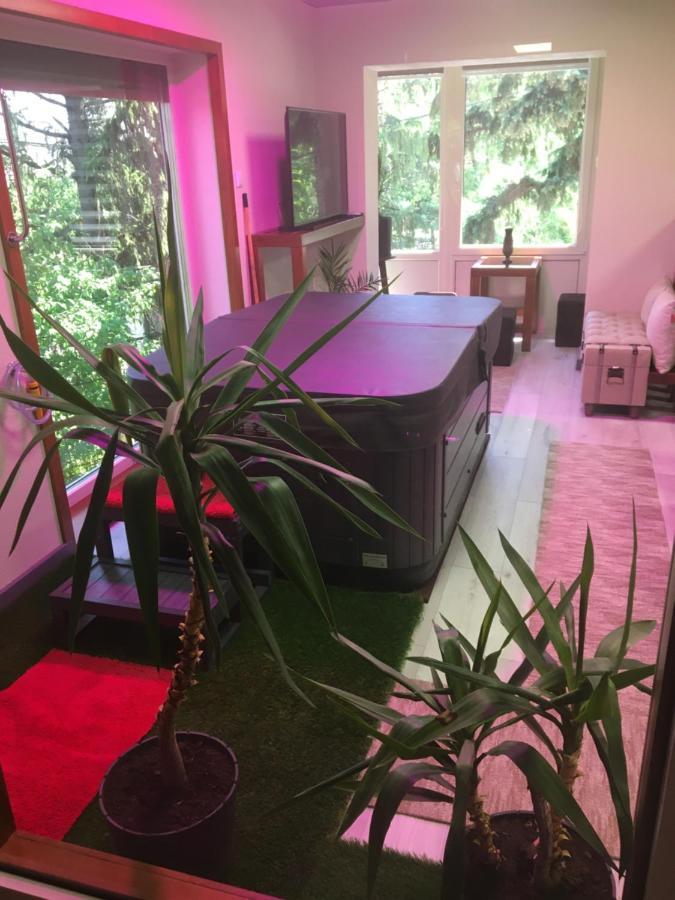 E 14 Lejlighedshotel Berekfürdő Eksteriør billede